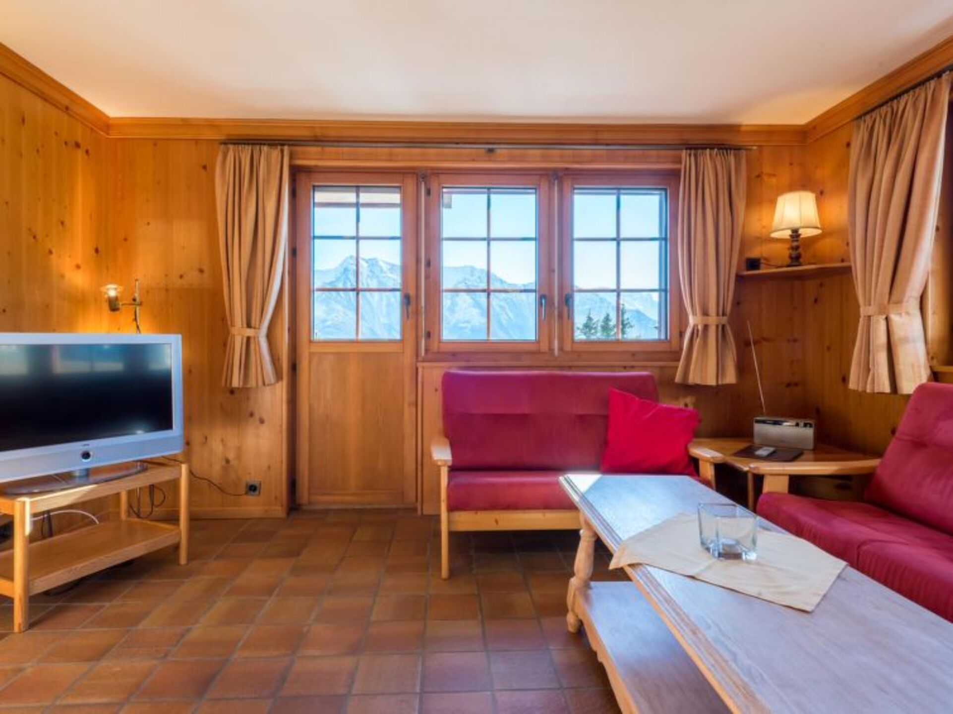 Rustikale Eleganz in der Walliser Villa, 1363