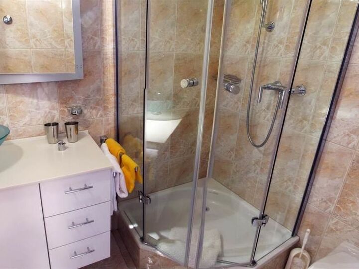 Charmante Villa mit 2 Schlafzimmern in Saas-Fee, 1268
