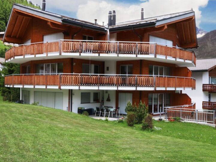 Großzügiges Ferienhaus mit 3 Schlafzimmern in Saas-Fee, 1274