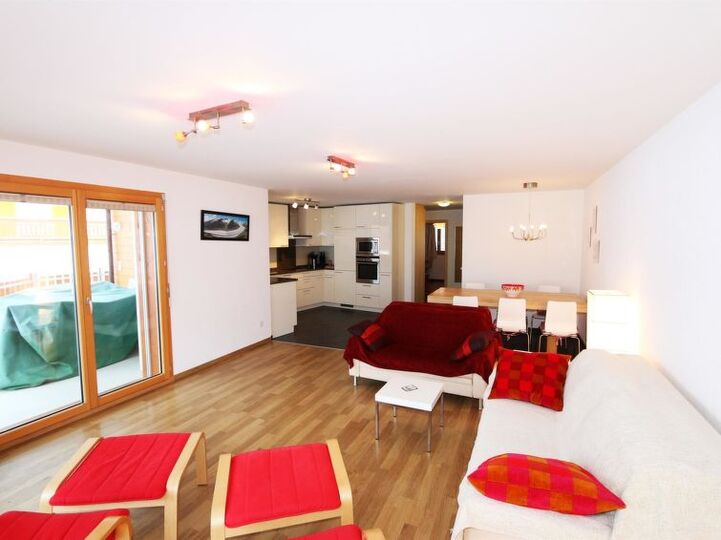 Großzügiges Ferienhaus mit 3 Schlafzimmern in Saas-Fee, 1274