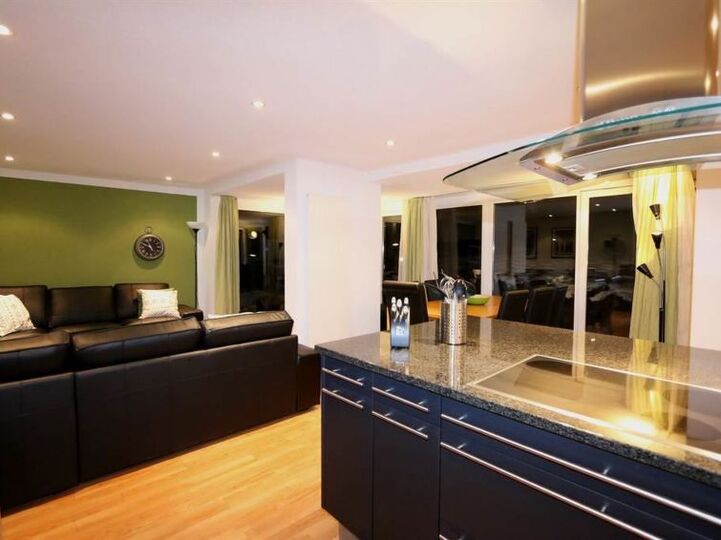Atemberaubende Villa mit 4 Schlafzimmern in Saas-Fee City, 1275