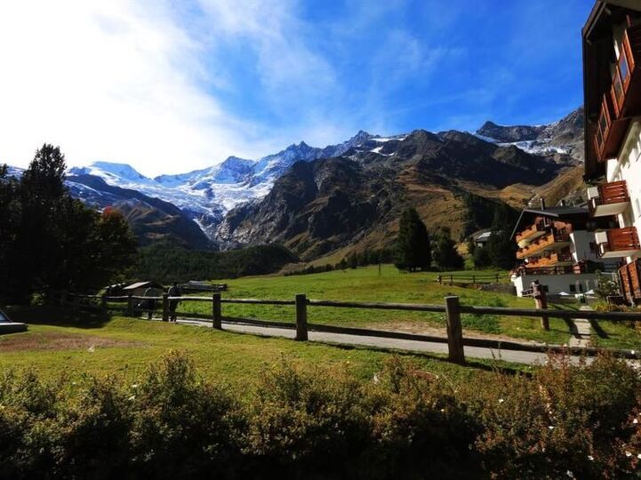 Atemberaubende Villa mit 4 Schlafzimmern in Saas-Fee City, 1275