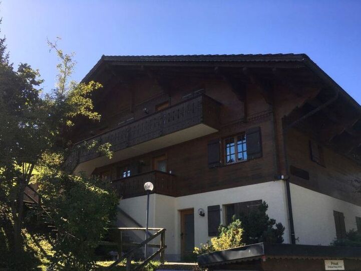 Elegante Villa mit 2 Schlafzimmern in Zweisimmen, 1195