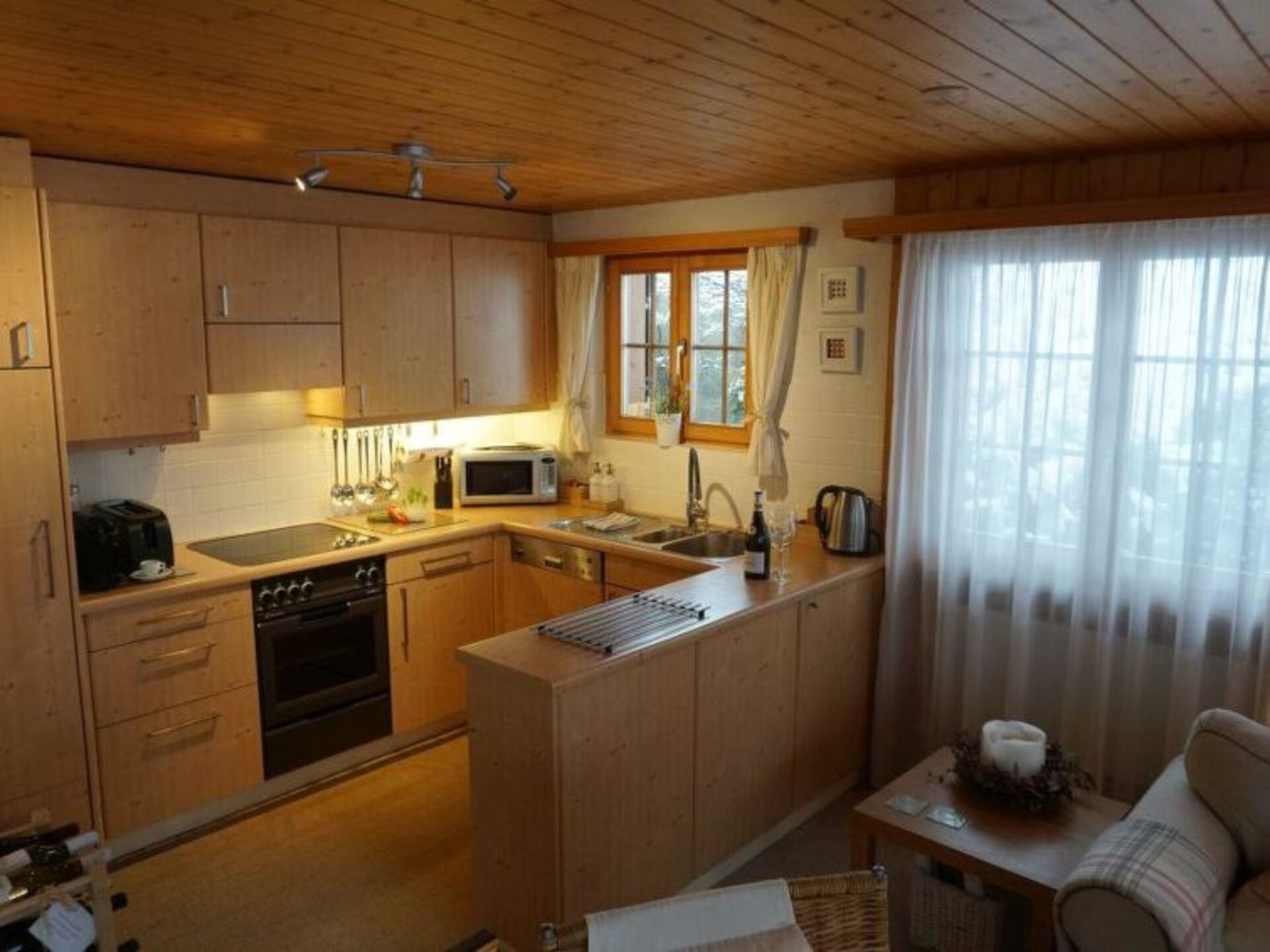 Elegante Villa mit 2 Schlafzimmern in Zweisimmen, 1195