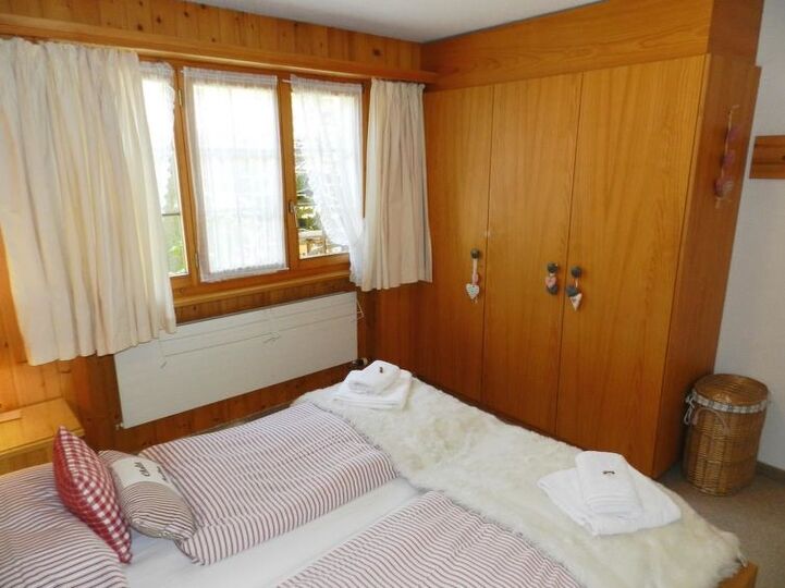 Elegante Villa mit 2 Schlafzimmern in Zweisimmen, 1195