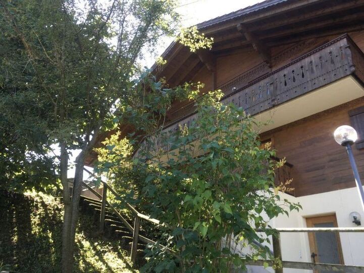 Elegante Villa mit 2 Schlafzimmern in Zweisimmen, 1195