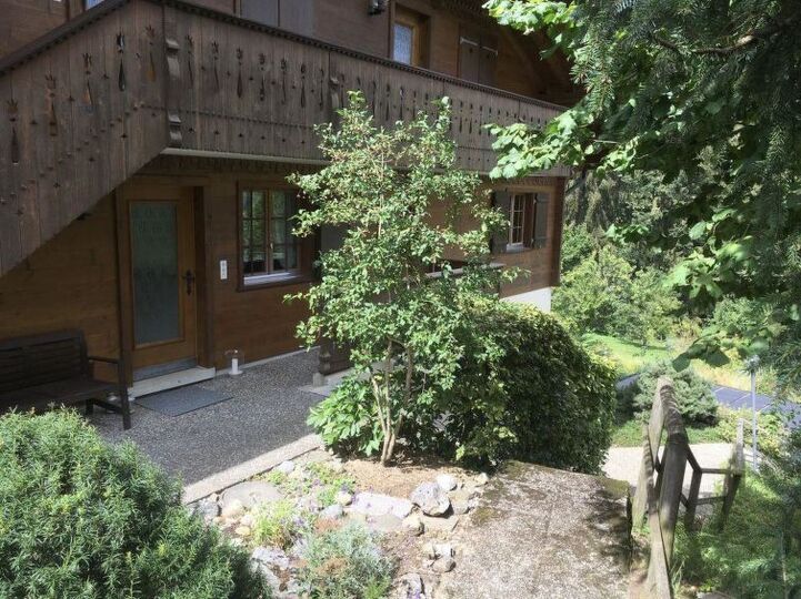 Elegante Villa mit 2 Schlafzimmern in Zweisimmen, 1195