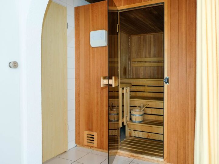 Spiez Traumhaus: Villa mit 5 Schlafzimmern und Pool, 1199