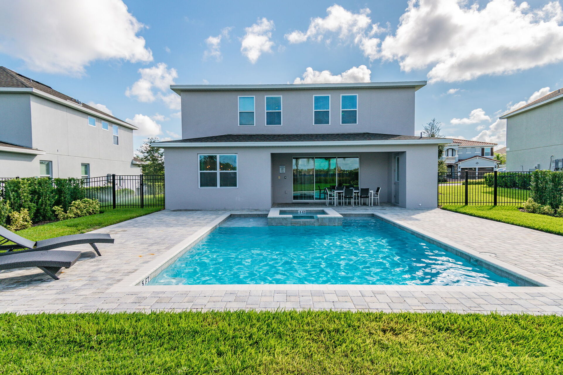 Mieten Sie die perfekte Villa mit 5 Schlafzimmern, Encore Resort Villa 6416