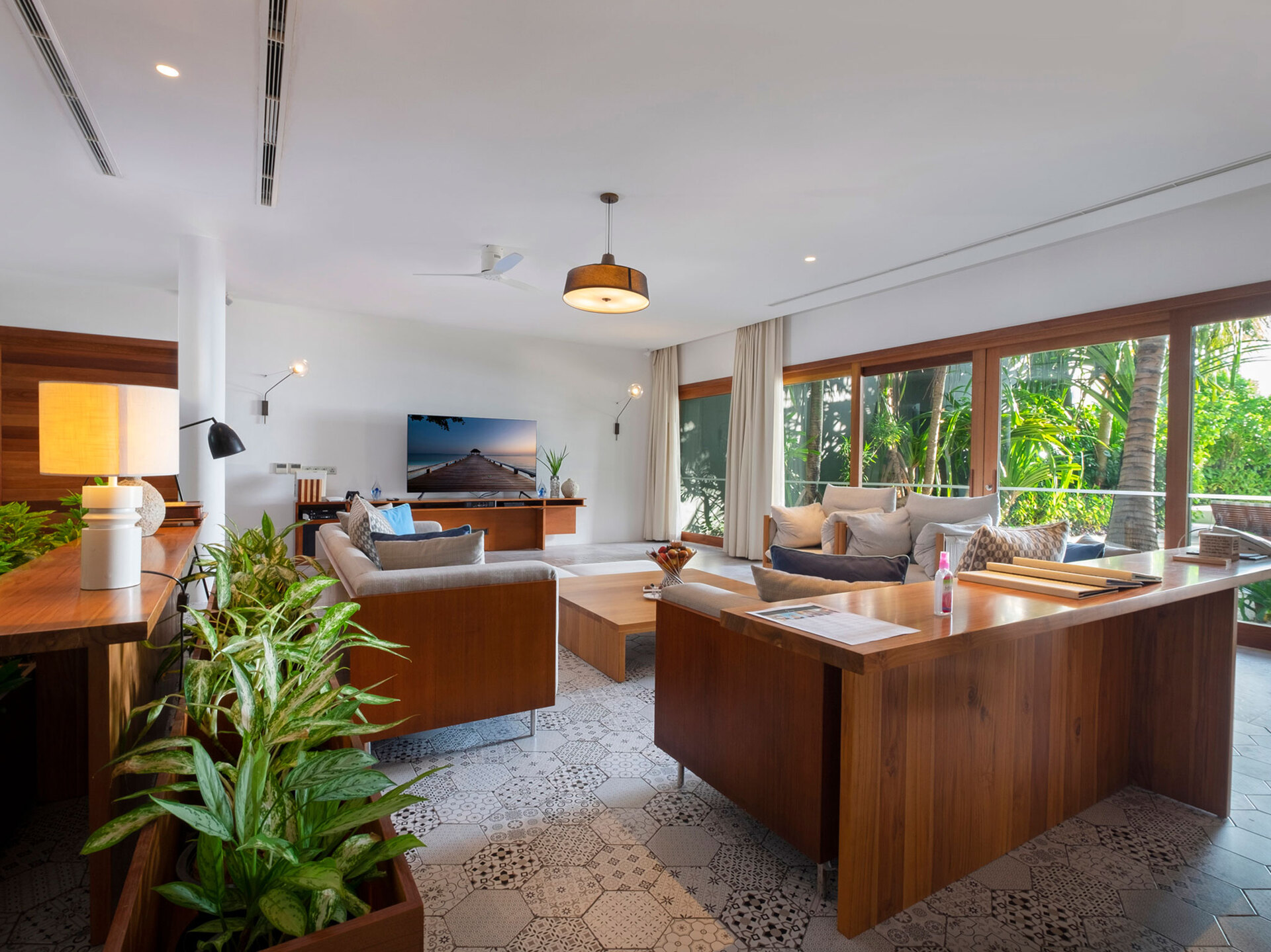 Elegante 4 Schlafzimmer Villa im Paradies, 1007