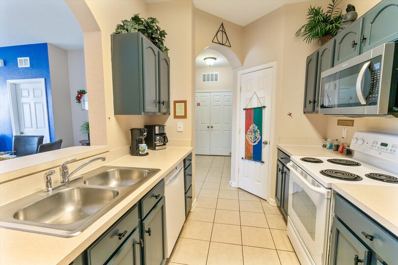 Kitchen (Angle)