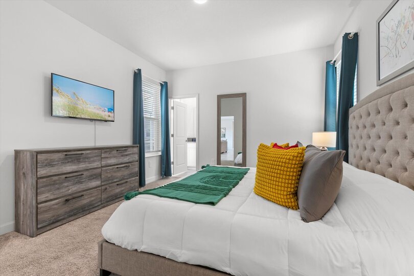 Master King Bedroom 1 (Angle)