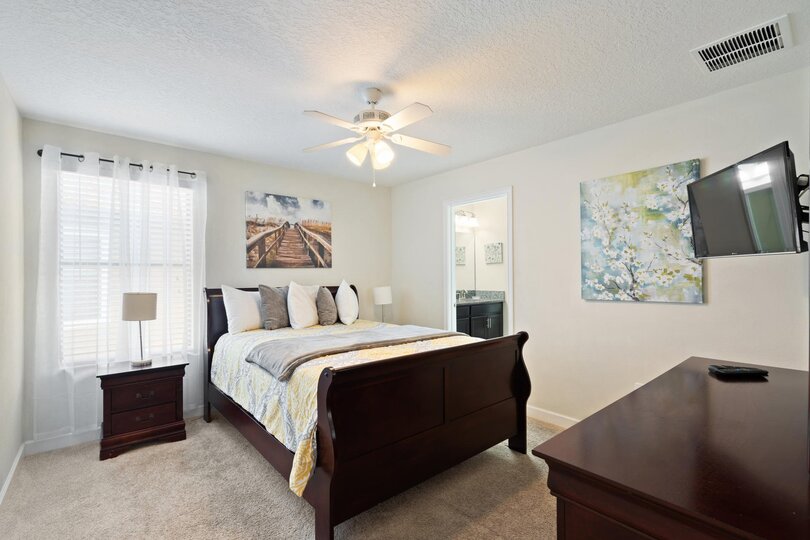 Queen Bedroom 5, Upstairs Shared Bathroom