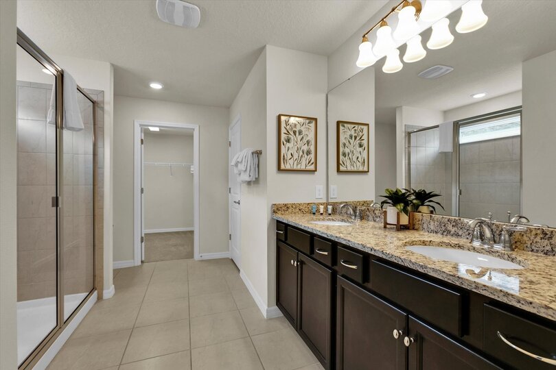 Master King Bathroom 1 Upstairs
Shower