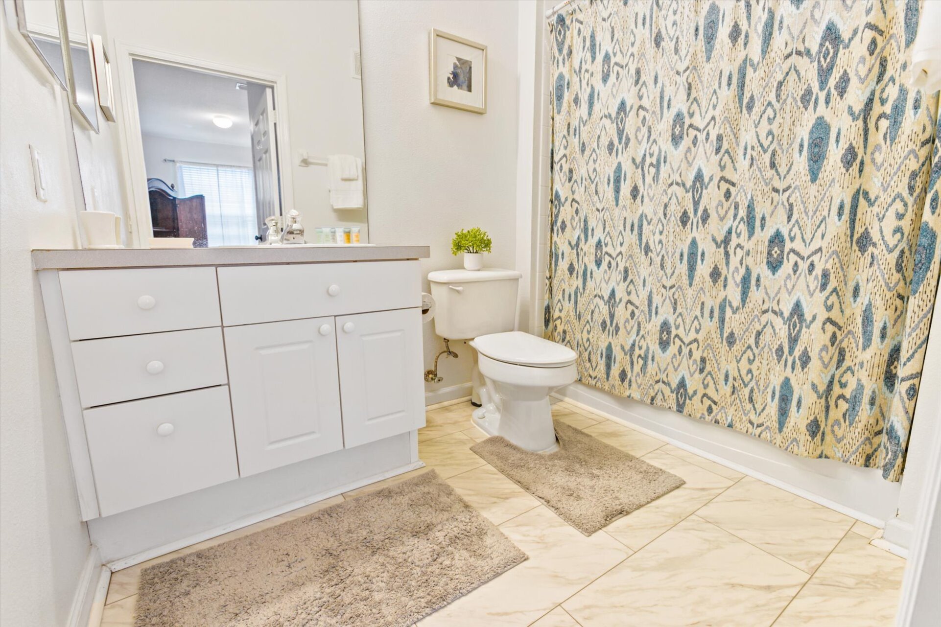 Master King Bathroom 1
Tub/Shower Combo