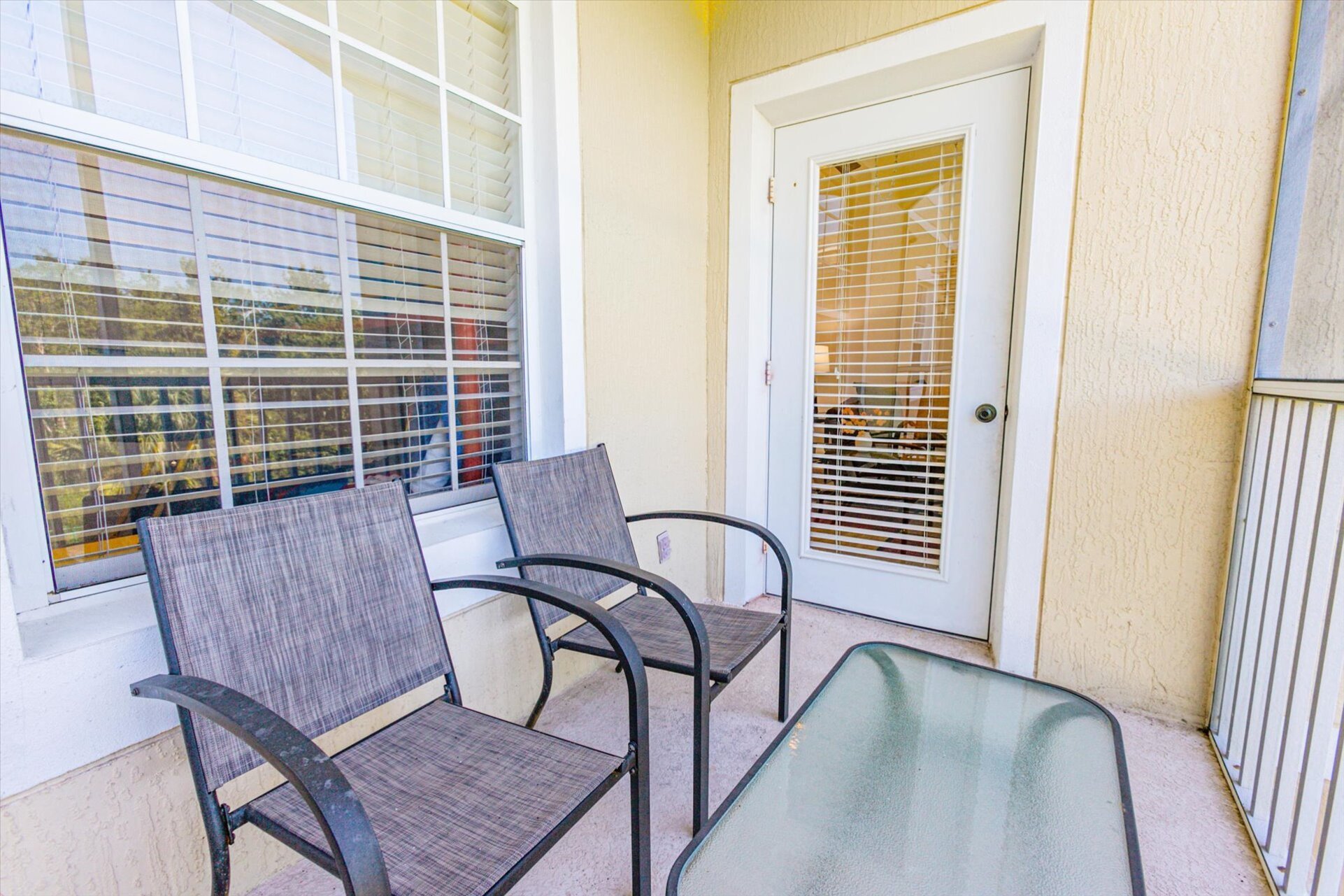 Patio Dining (Angle)