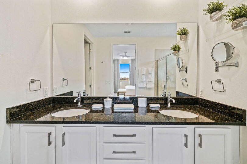 Chic and Stylish 4 Bedroom Haven in Reunion Resort