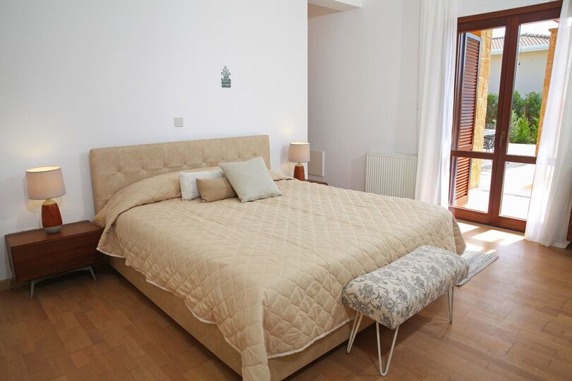 Luxuriöses Wohnen mit malerischer Ruhe im Freien, Paphos Villa 1487