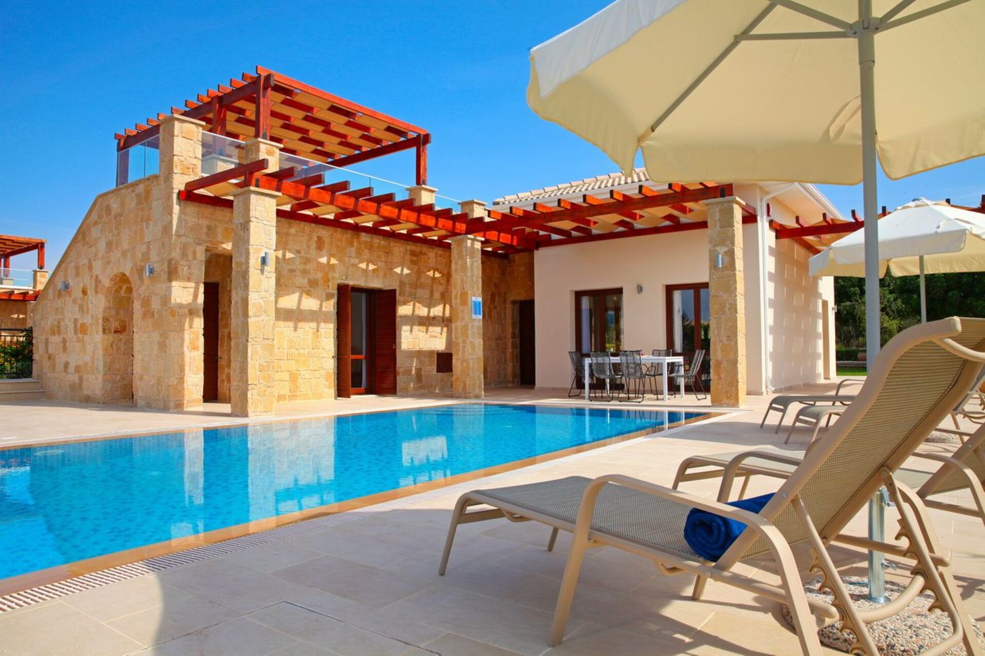 Luxuriöses Wohnen mit malerischer Ruhe im Freien, Paphos Villa 1487