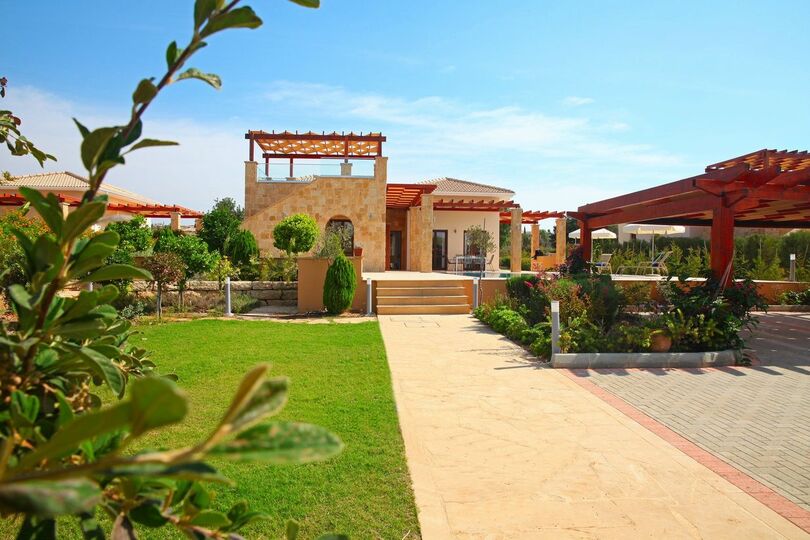 Luxuriöses Wohnen mit malerischer Ruhe im Freien, Paphos Villa 1487