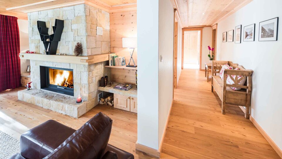 Erhöhen Sie Ihren Ausflug in die luxuriöse alpine Ruhe, Walliser Chalet 1389