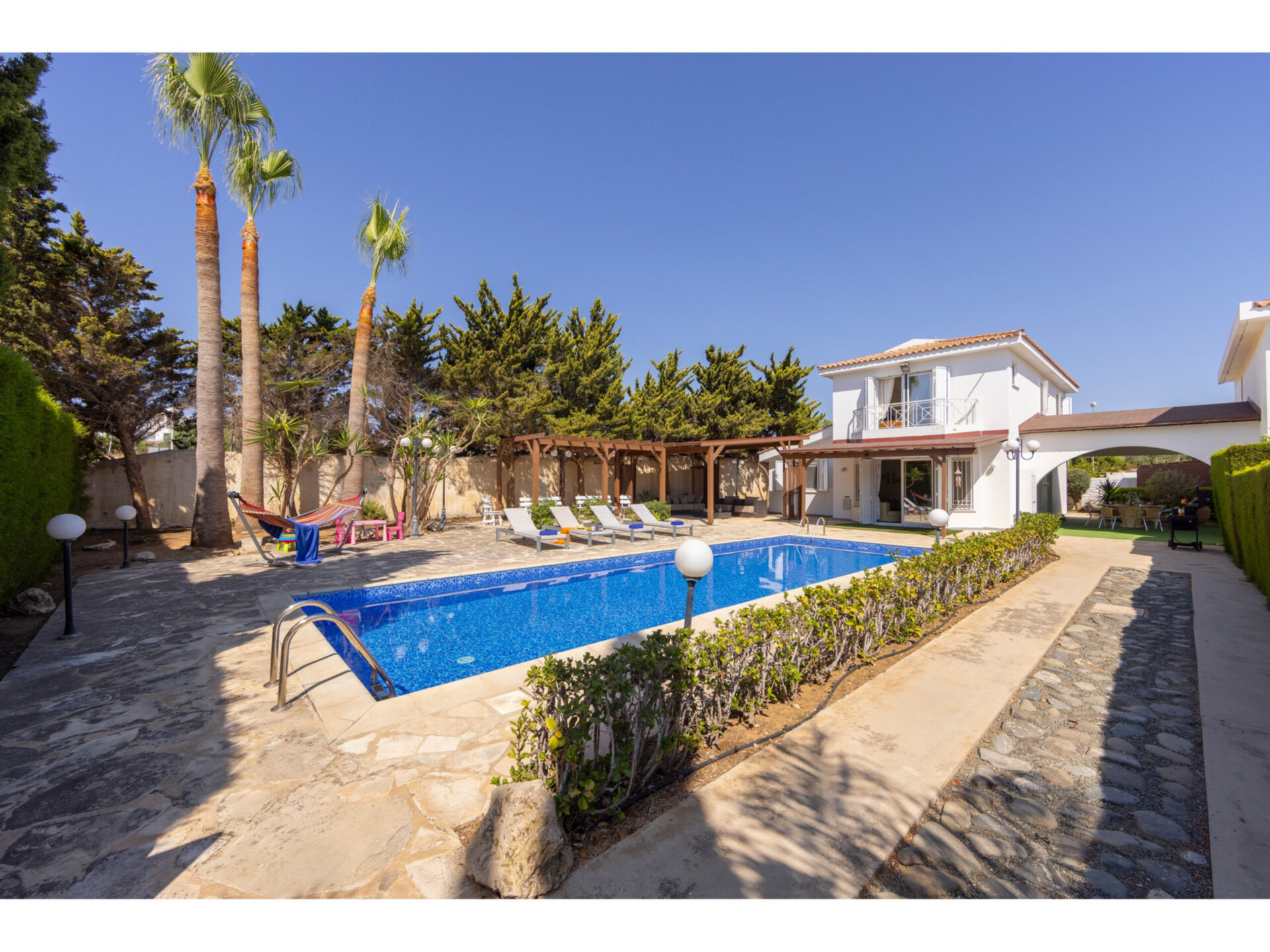 5 Star Villa Holidays ist stolz, die Protaras Villa 1720 präsentieren zu dürfen