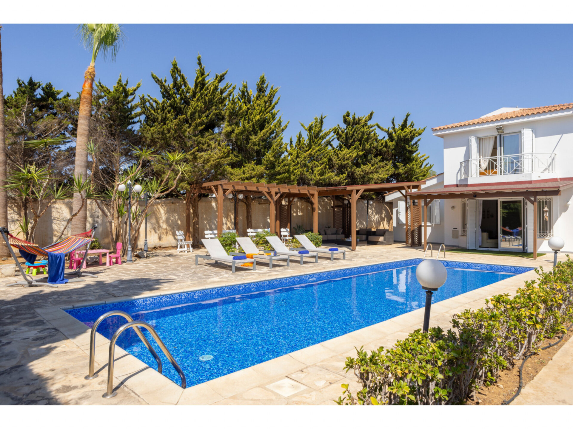 5 Star Villa Holidays ist stolz, die Protaras Villa 1720 präsentieren zu dürfen
