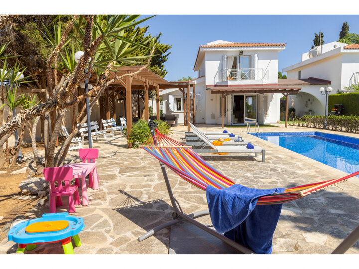 5 Star Villa Holidays ist stolz, die Protaras Villa 1720 präsentieren zu dürfen