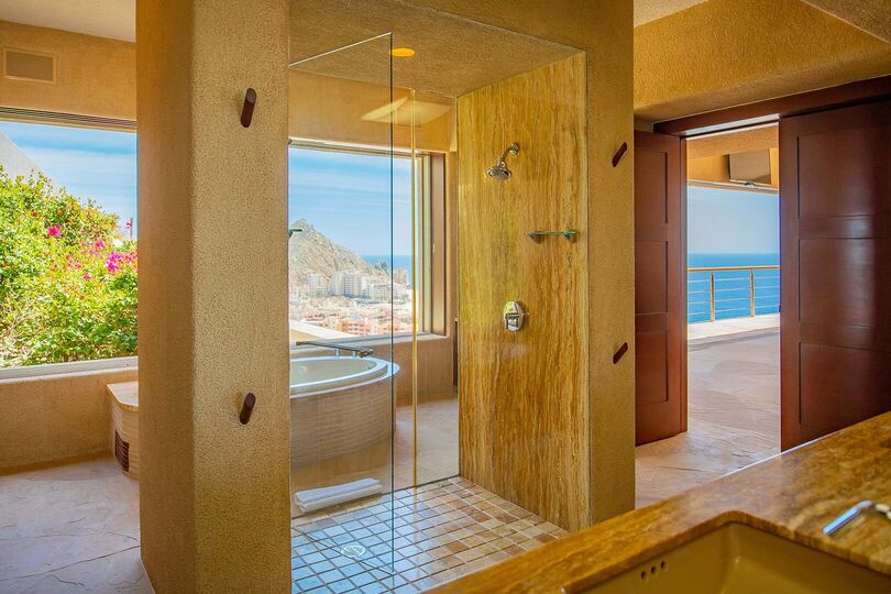 Ultimativer Luxus und unvergessliche Ausblicke erwarten Sie in der Cabo San Lucas Villa 1053