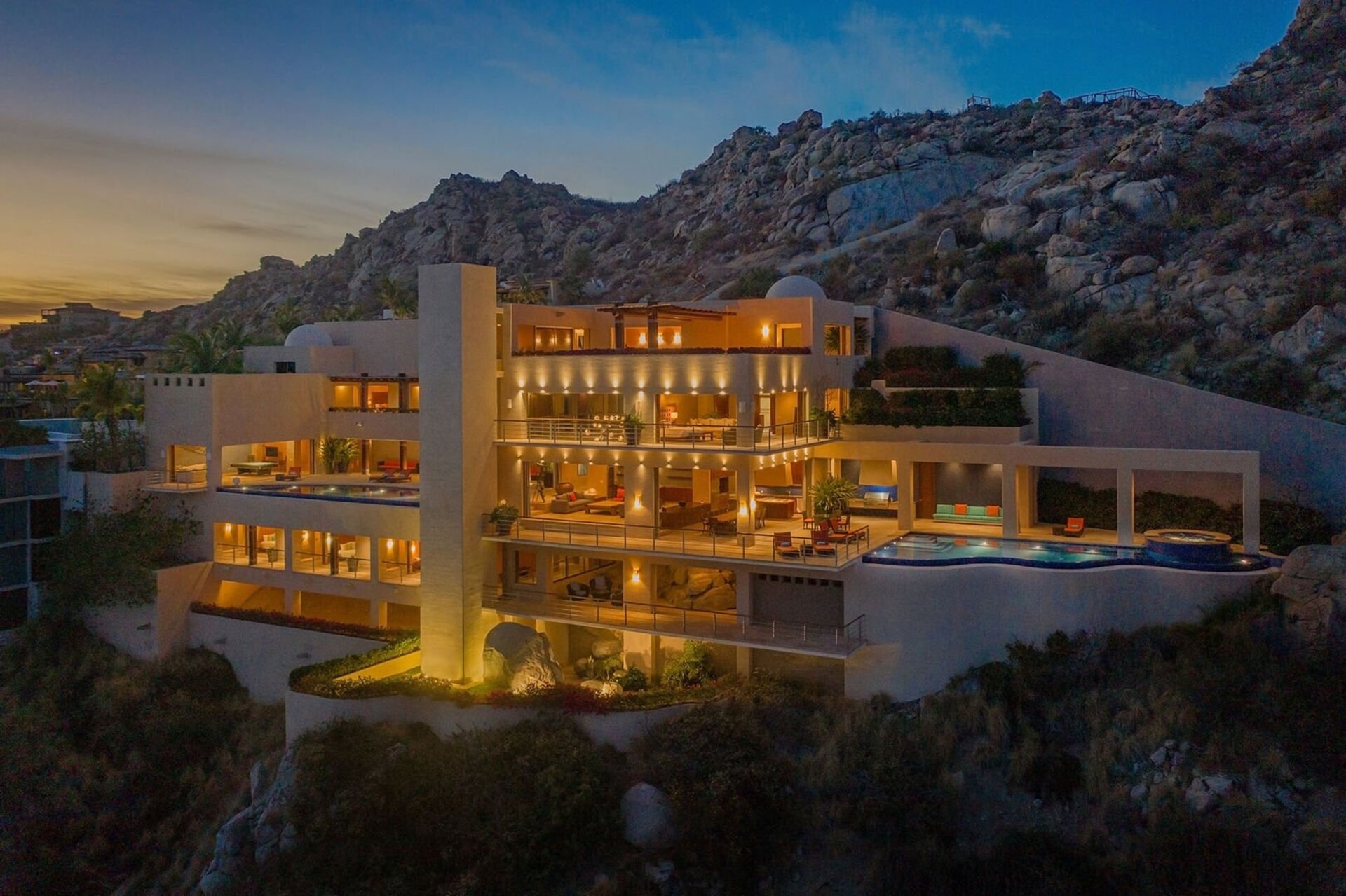 Ultimativer Luxus und unvergessliche Ausblicke erwarten Sie in der Cabo San Lucas Villa 1053