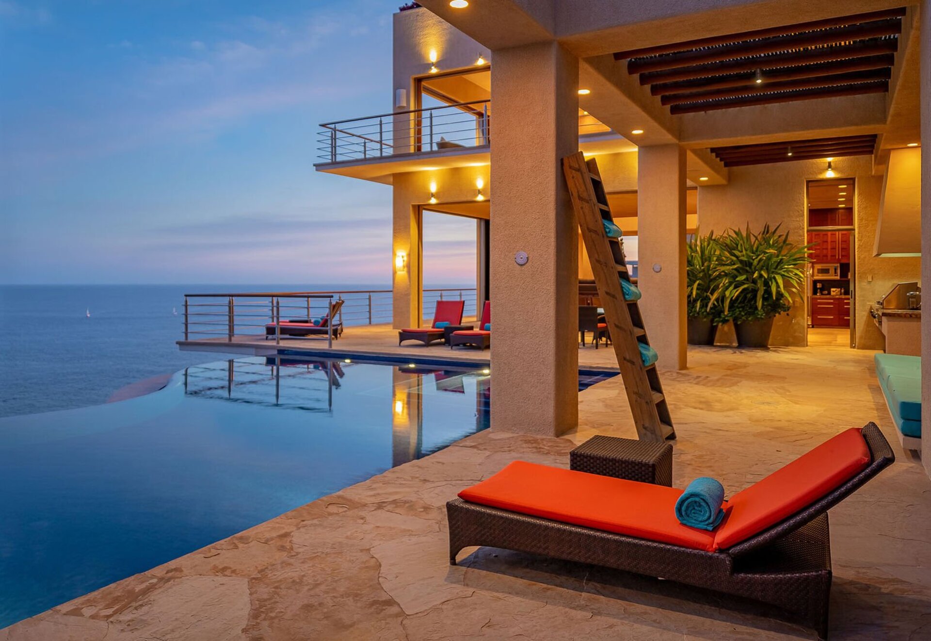 Ultimativer Luxus und unvergessliche Ausblicke erwarten Sie in der Cabo San Lucas Villa 1053