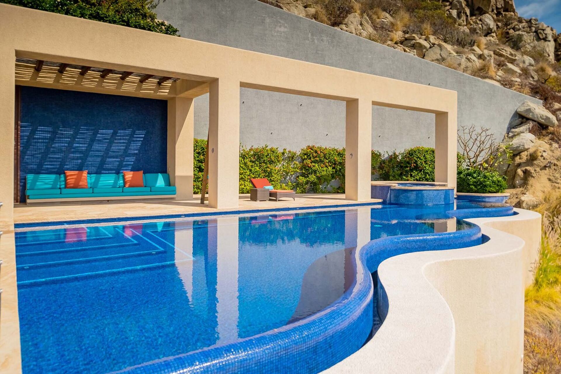 Ultimativer Luxus und unvergessliche Ausblicke erwarten Sie in der Cabo San Lucas Villa 1053