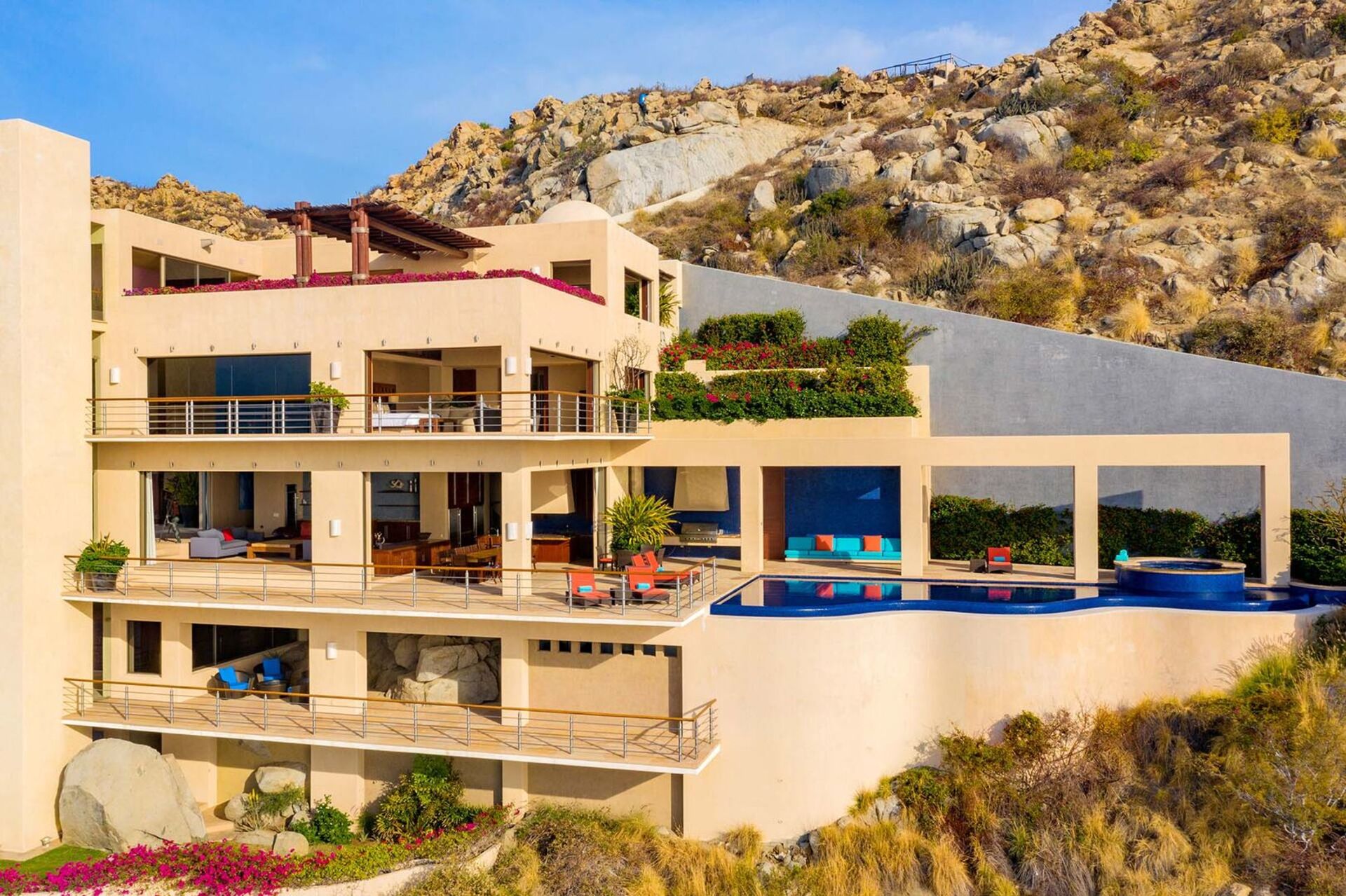 Ultimativer Luxus und unvergessliche Ausblicke erwarten Sie in der Cabo San Lucas Villa 1053