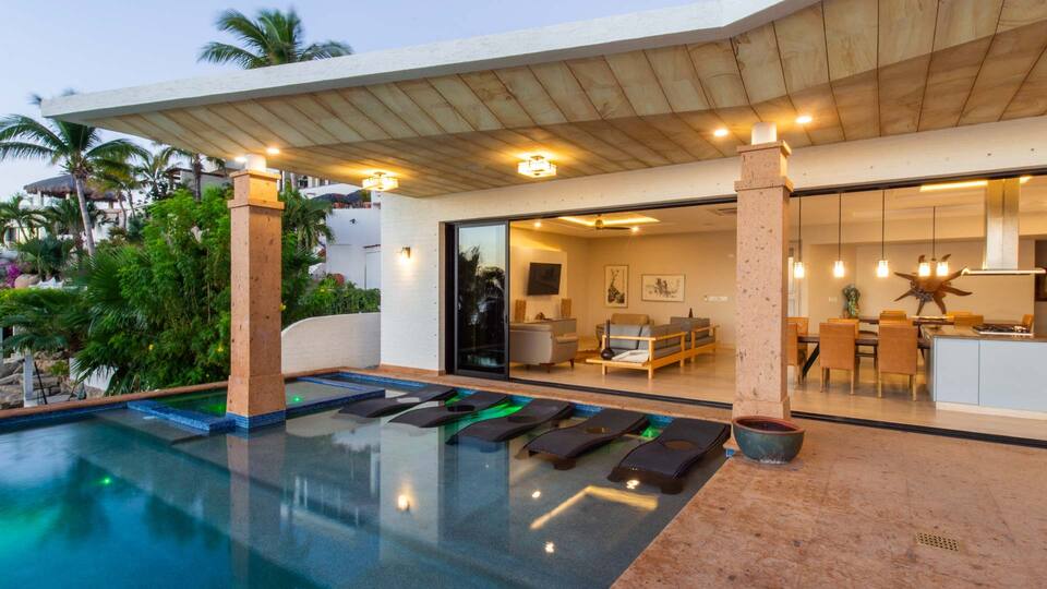 Luxuriöse 5-stöckige Cabo San Lucas Villa 1054 mit atemberaubender Aussicht