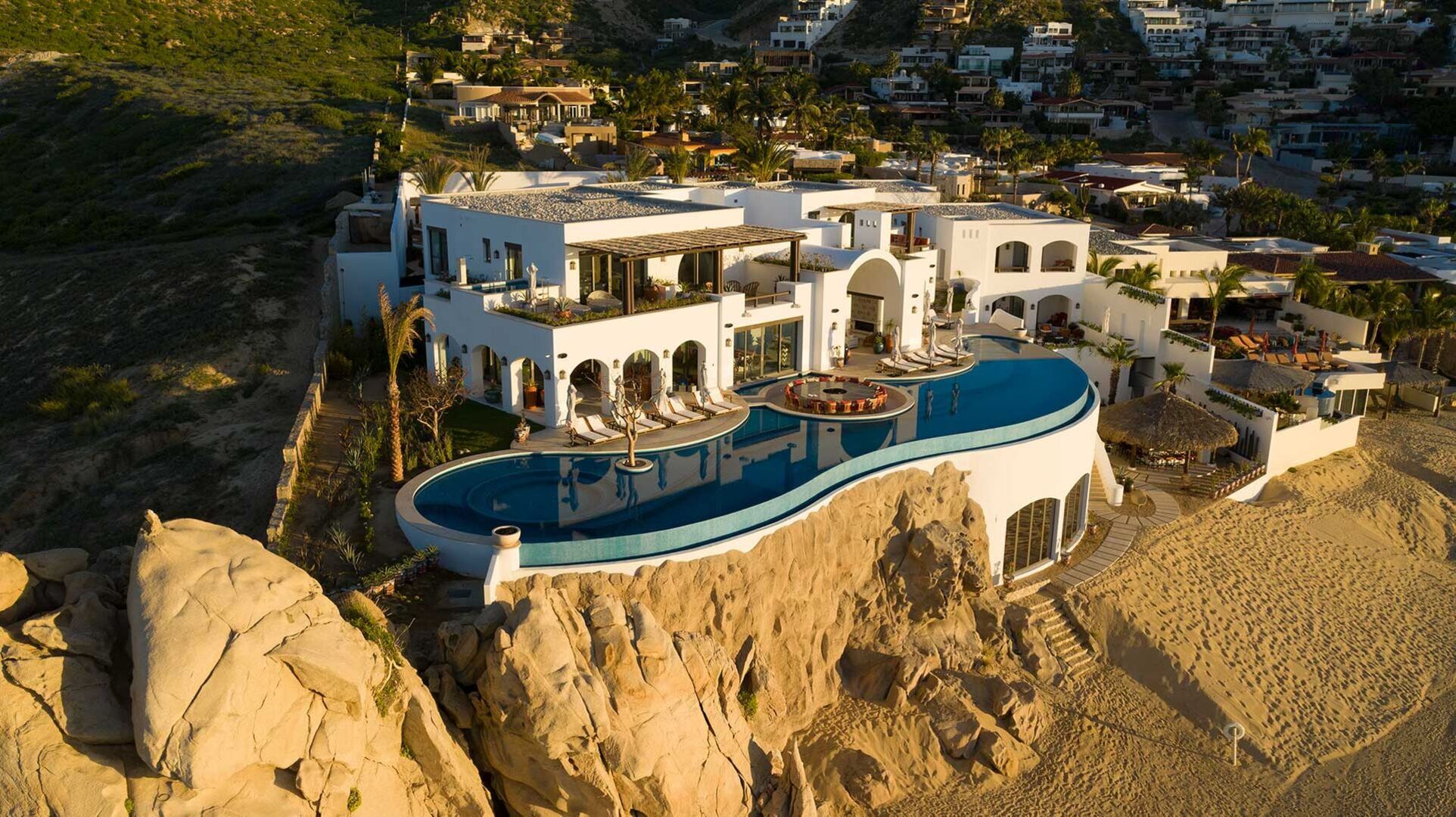 Erleben Sie unvergleichlichen Luxus in der Cabo San Lucas Villa 1055