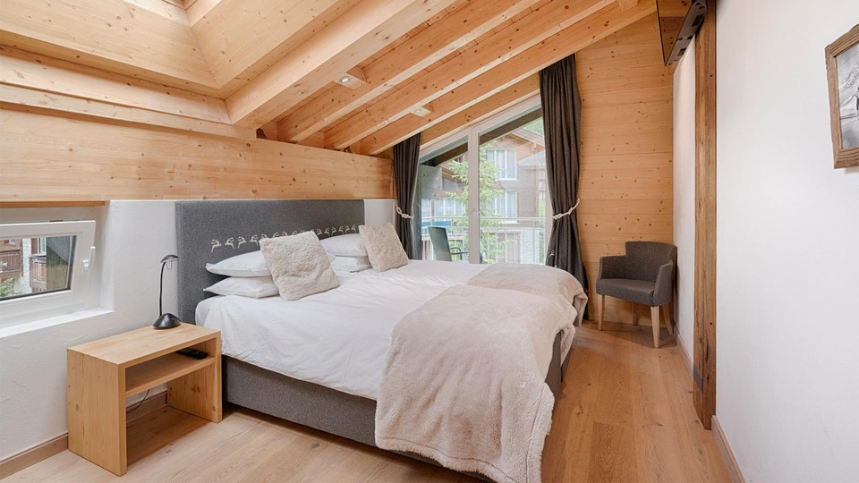 Entfesseln Sie Ihren alpinen Urlaub mit direktem Skizugang, Walliser Chalet 1397