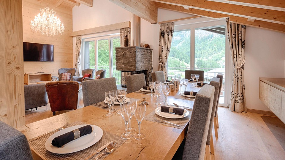 Entfesseln Sie Ihren alpinen Urlaub mit direktem Skizugang, Walliser Chalet 1397
