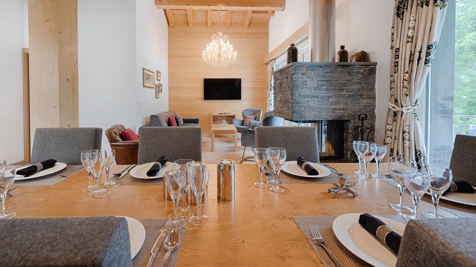 Entfesseln Sie Ihren alpinen Urlaub mit direktem Skizugang, Walliser Chalet 1397
