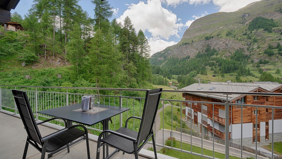Erleben Sie ultimativen alpinen Luxus mit nahtlosem Skizugang und atemberaubender Aussicht