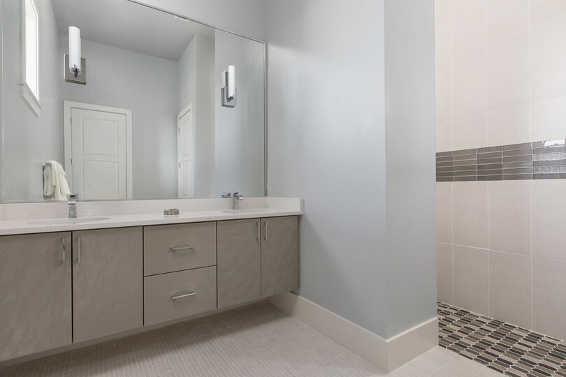 Ensuite to master suite 6