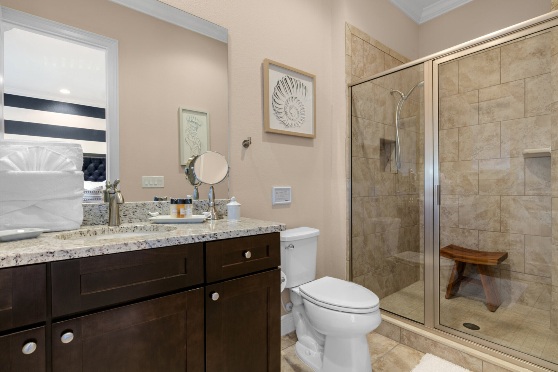 There is an en suite bathroom for your comfort whilst vacationing