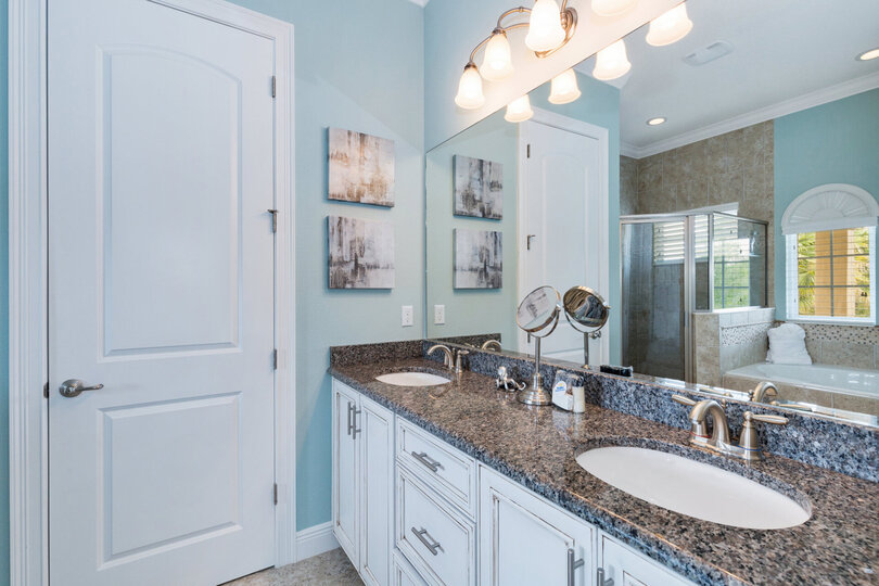 En-suite bathroom with walk in shower, garden tub, and dual vanity