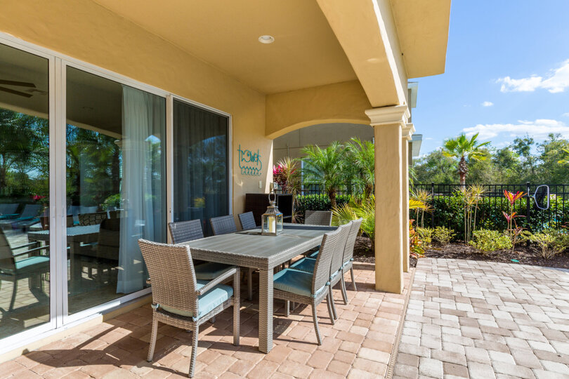 Outdoor dining with seating for 8