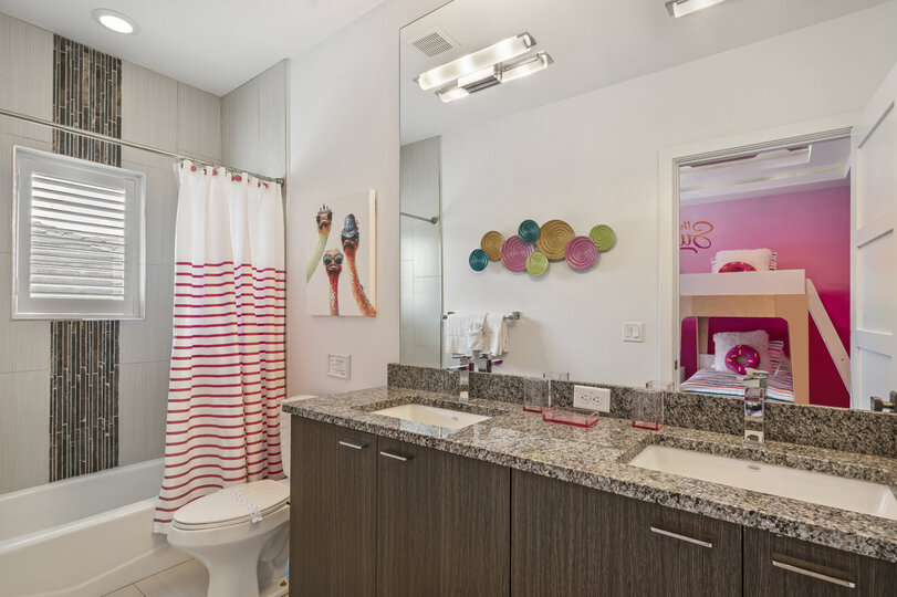 The ensuite or en-sweet bathroom for the kids