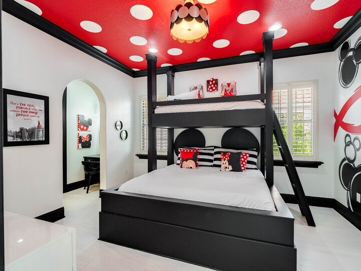 Modernes Juwel mit 6 Schlafzimmern in Orlando, 6543