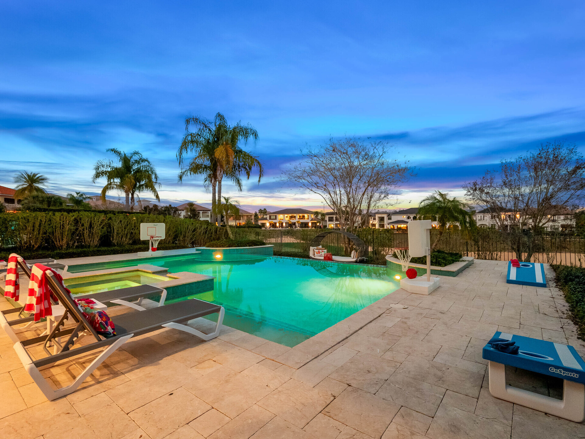 Modernes Juwel mit 6 Schlafzimmern in Orlando, 6543