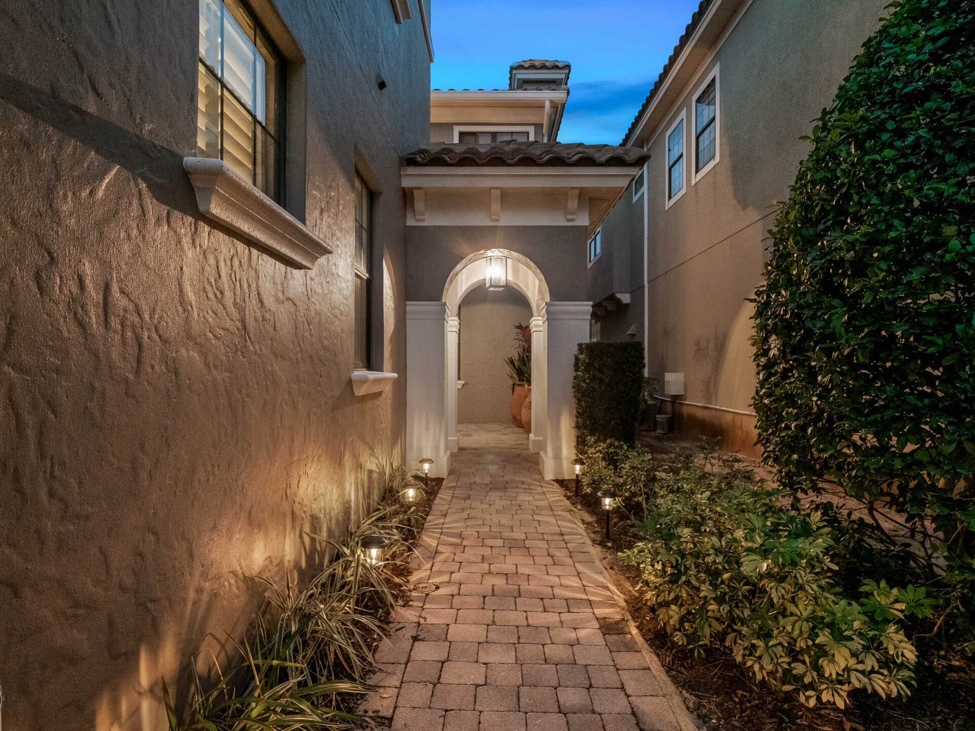 Modernes Juwel mit 6 Schlafzimmern in Orlando, 6543