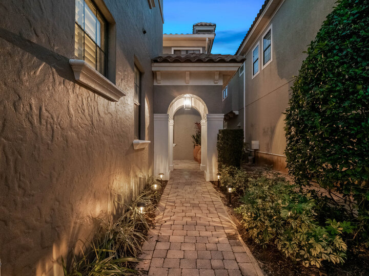 Modernes Juwel mit 6 Schlafzimmern in Orlando, 6543