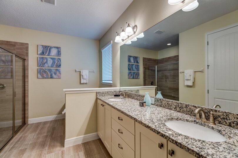 Ensuite master bathroom