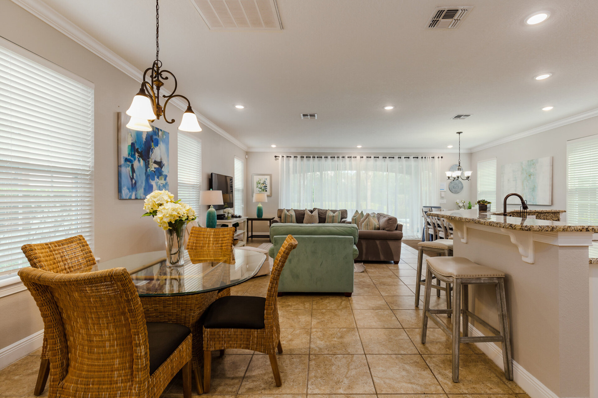 Plan out your day while enjoying a snack at the breakfast bar with seating for 4.
